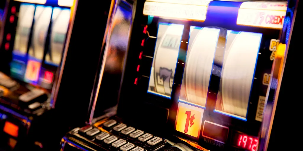 การเล่นสล็อตเว็บตรงไม่ต้องโยกเงิน สะดวก สบาย และปลอดภัย